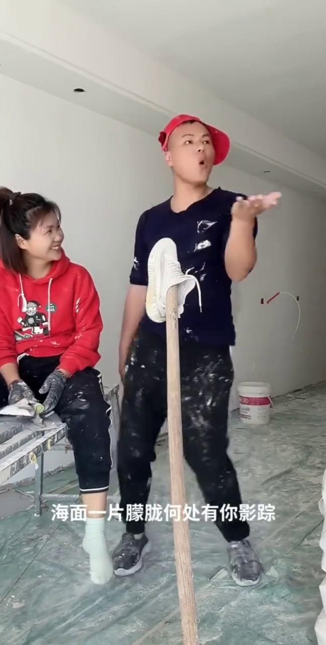 爱你爱你爱你。
苦涩的海风阵阵吹送，海面一片朦胧何处有你影踪。远处汽笛声声夹着海