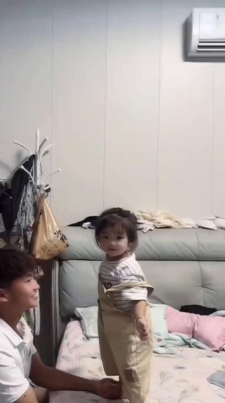 亮个相，小宝贝变得像个小宝贝。