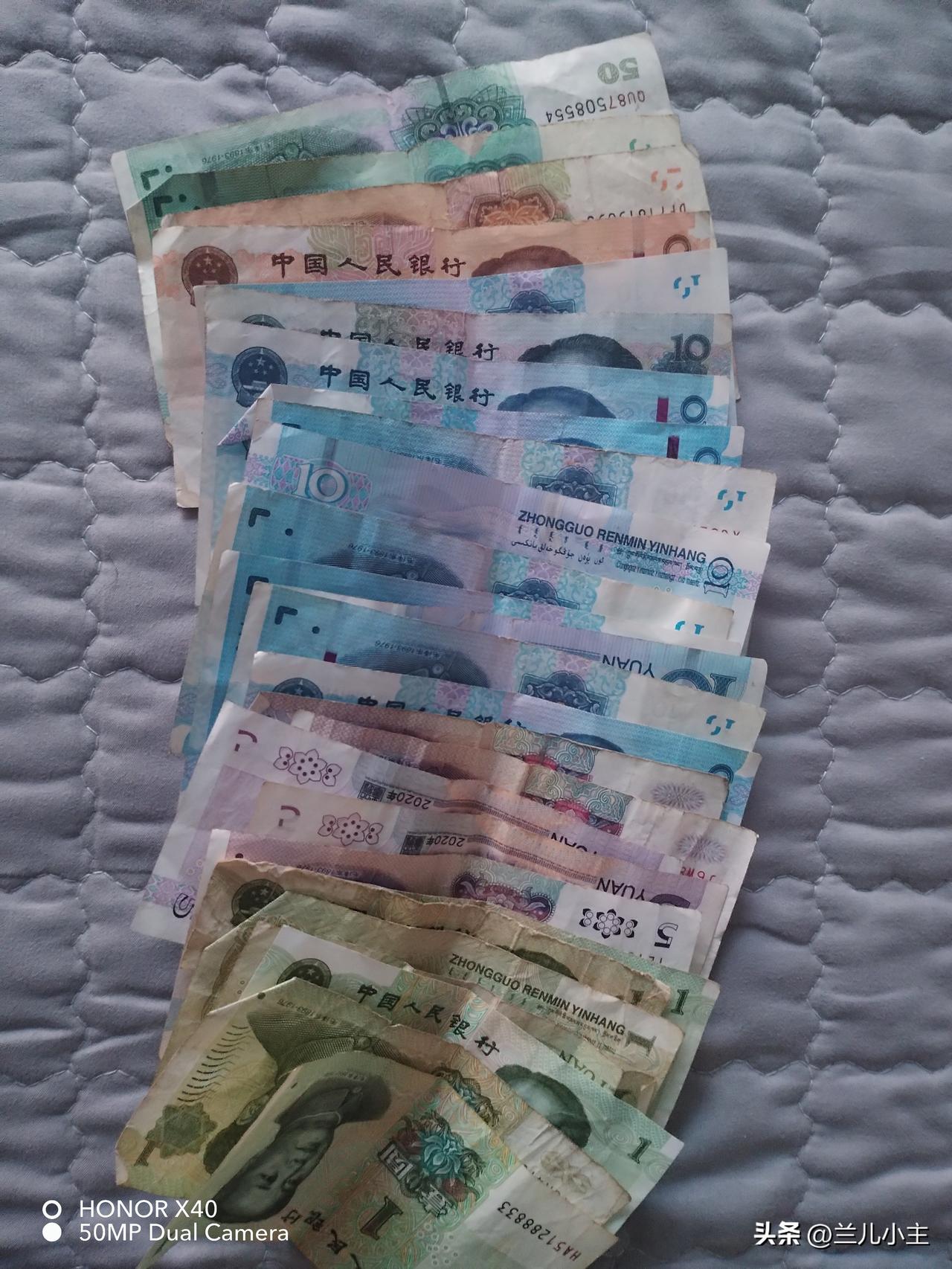 今天出门并不早，到市场快到小十点了。气温回升，但是太阳爱出不出的。

今天的水果