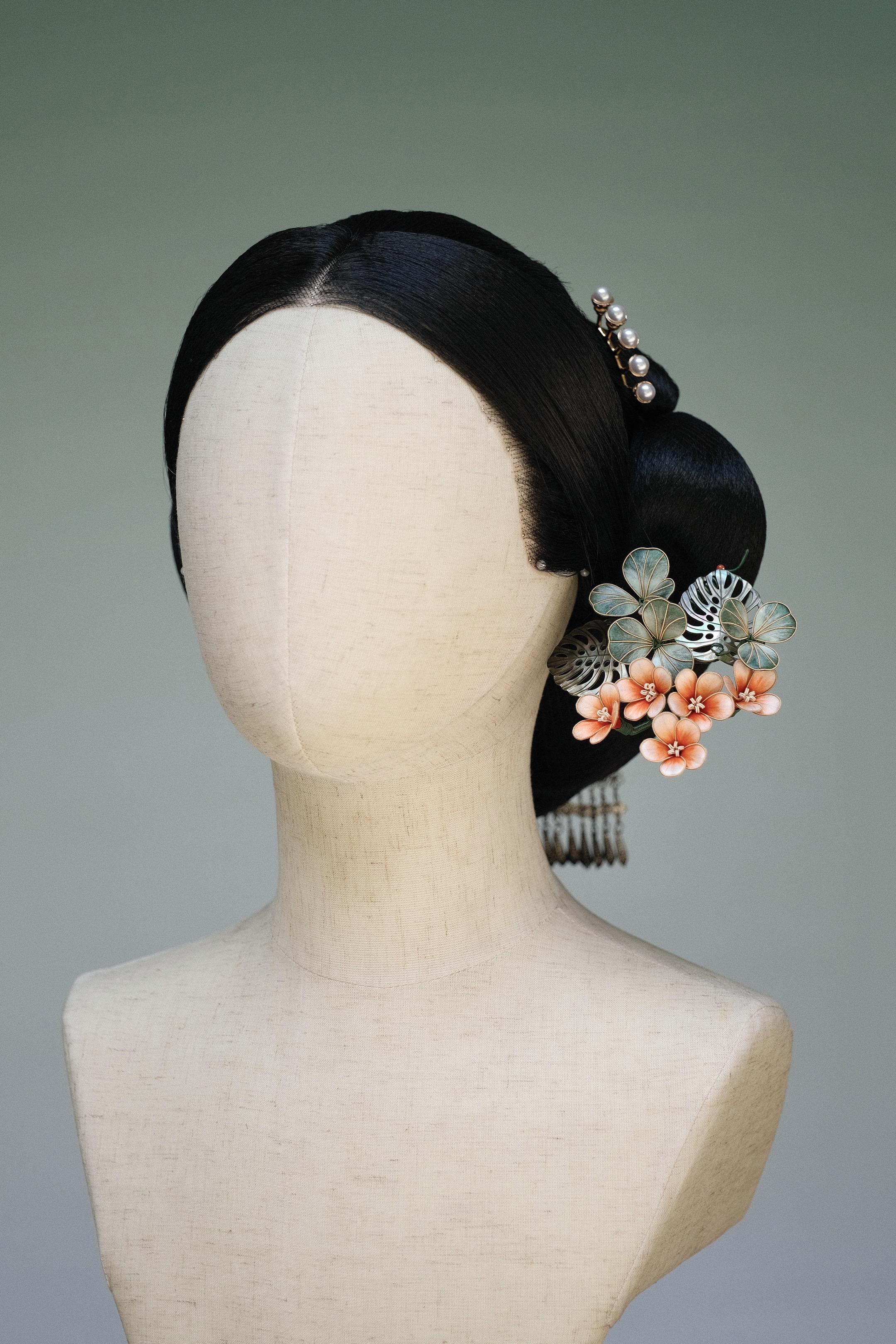 发髻有一两支簪钗点缀便足矣。一些簪钗上头参考。