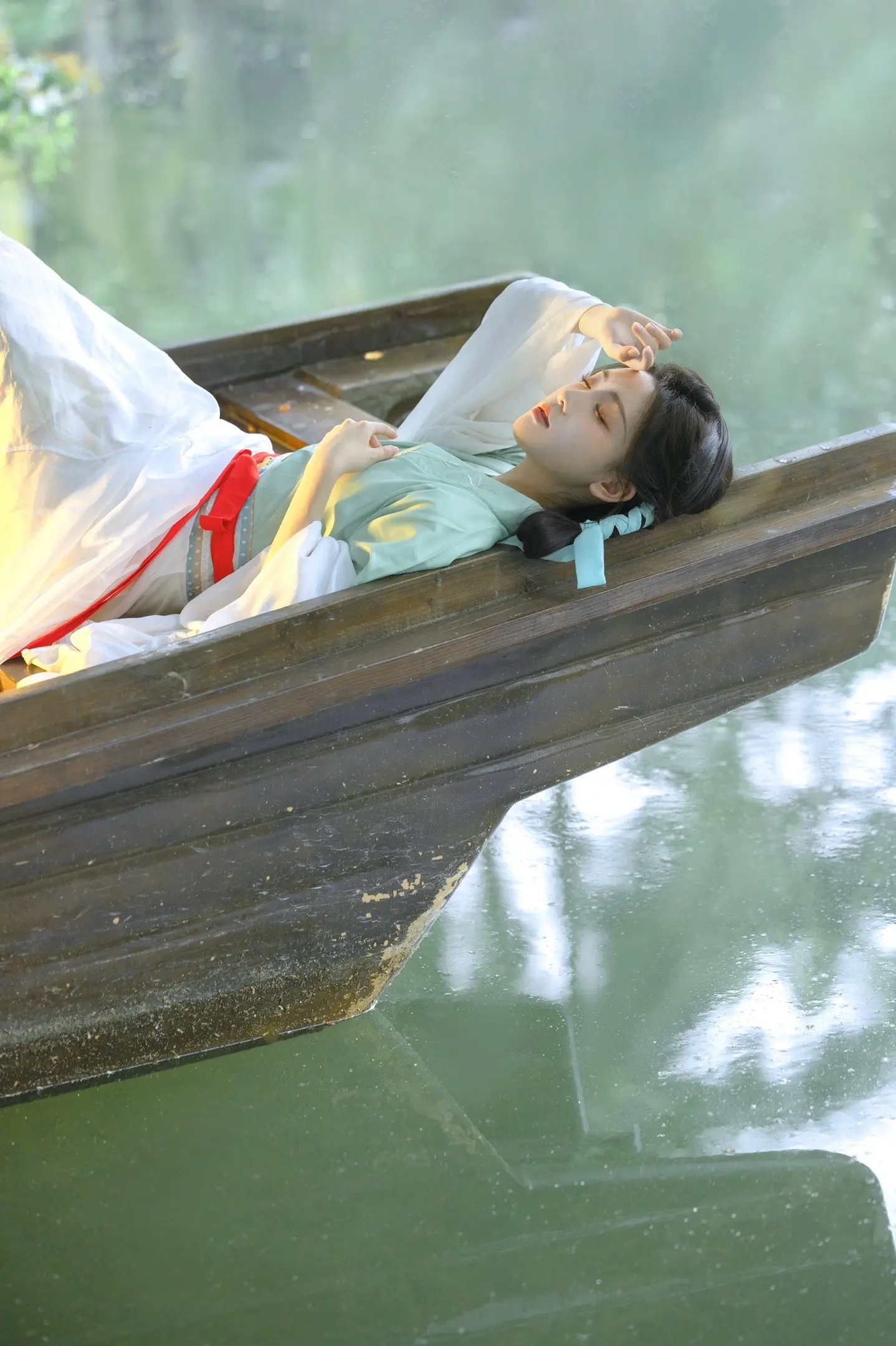 “辜负真心的人要吞一千根针”
与凤行都完结了，小荷还是我的意难平