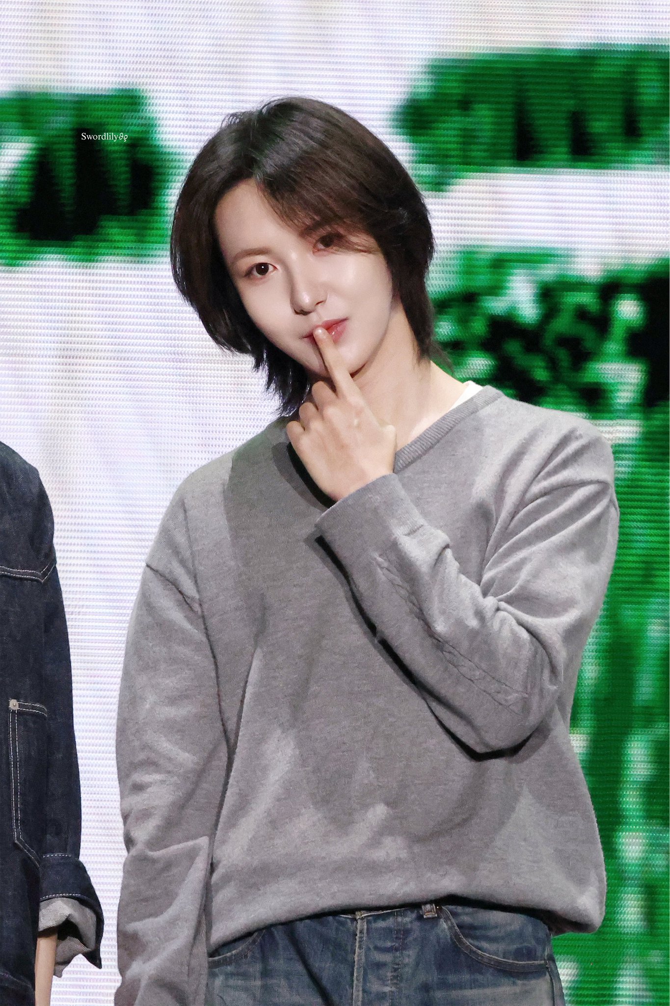妹子我们以后就一直穿牛仔裤好不好。©️swordlily0323 