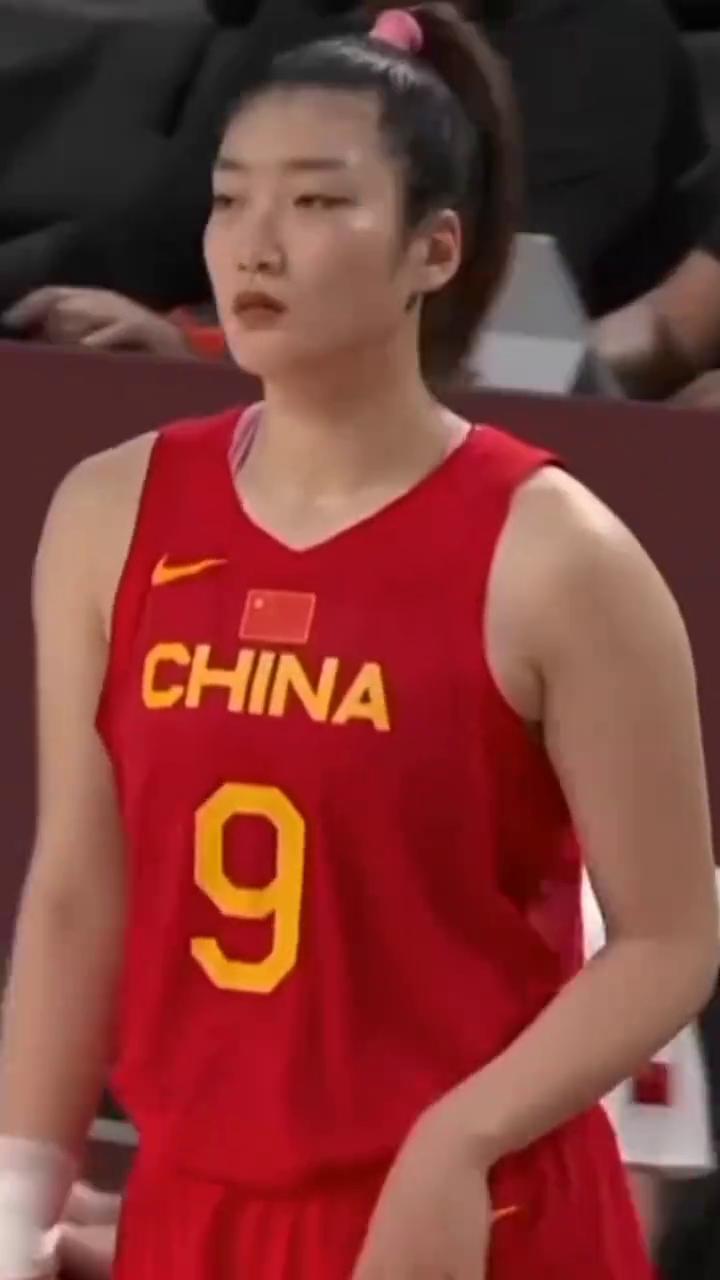 从国内联赛mvp到亚洲杯冠军，从世界杯最佳阵容到wnba首发，李梦的职业生涯写满