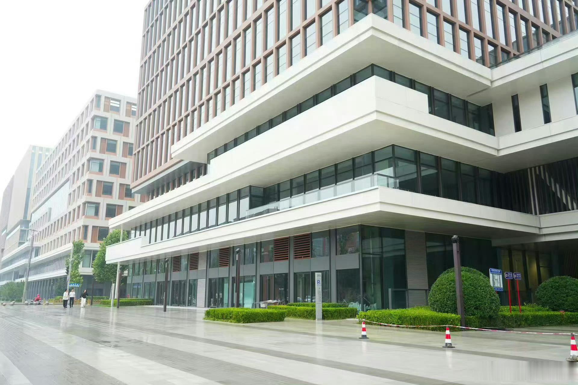 拼多多在上海陆家嘴买了一栋楼拼多多直接拿下陆家嘴整栋大厦太震撼！自有大楼不用频繁