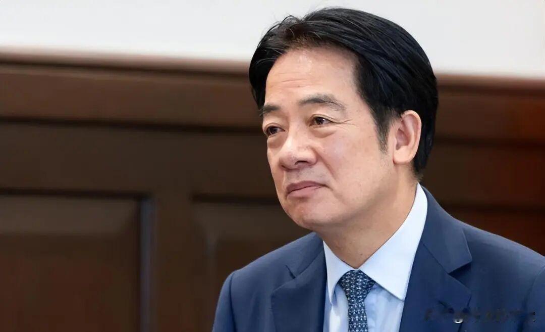 赖清德：弹劾不掉也要满头包包

台湾在野党弹劾赖清德，18日晚，台湾网友制作“联