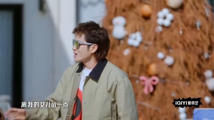 王勉女儿要远离黄毛哈哈哈哈哈  五哈里的王勉，不仅歌唱得好，当爹也是一把好手！带