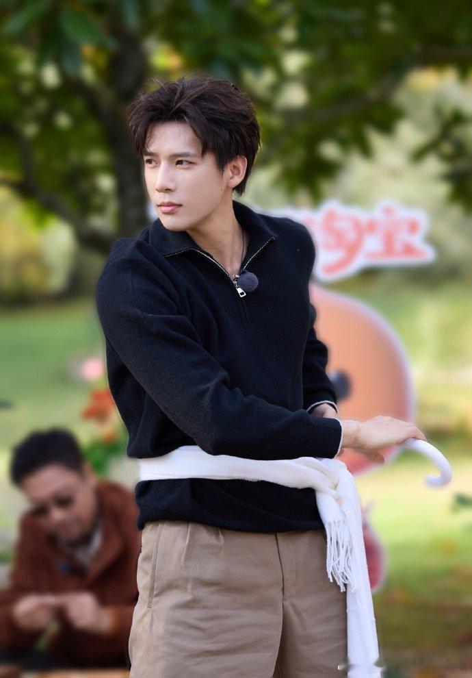 王安宇一刀割沈腾舌头上了王安宇这刀法快准狠，直接让腾哥放弃挣扎，还得是大舞蹈家的