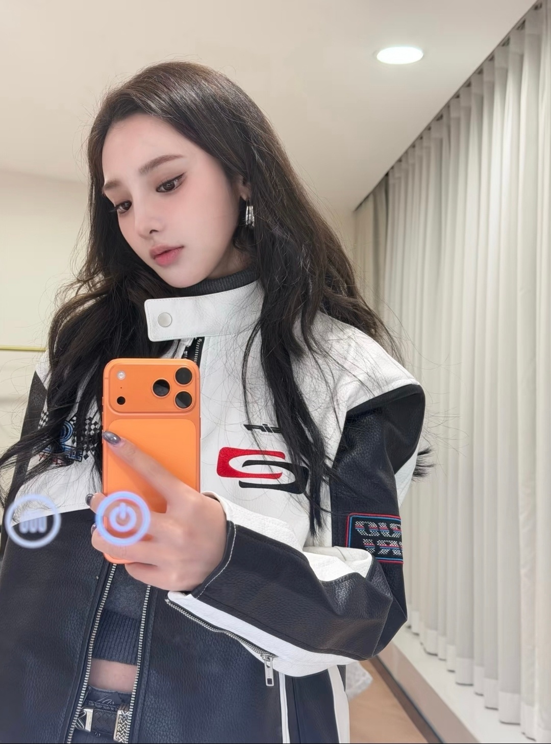 彭小苒 发际线后移其实这事儿也不意外，明星的发际线哪经得住折腾。拍戏熬夜是家常便