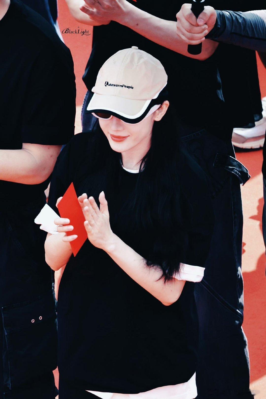 迪丽热巴迪丽热巴钰珑 dlrb 迪丽热巴功夫女足 dlrb 迪丽热巴卫蓝“日子是
