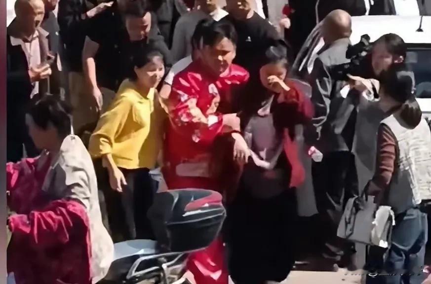 都说百年修得同船渡，千年修得共枕眠。有人恋爱时如胶似漆，有人分手时撕心裂肺，有人