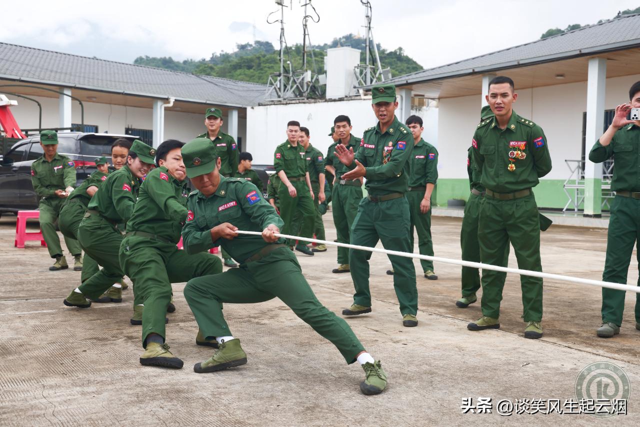 果敢同盟军前线部队进行大规模换防！

换防之前的官兵，还举行了拔河比赛和一系列的
