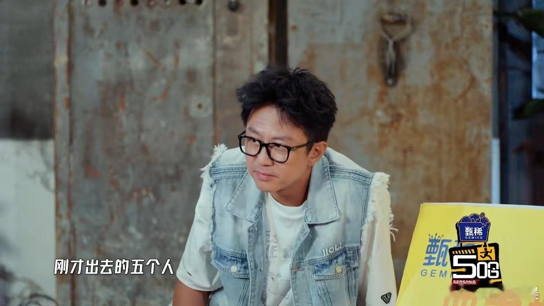 谁给邓超做的发型邓超头发怎么了哈哈哈哈哈 这确定不是邓超的素颜起床照？头发炸得跟