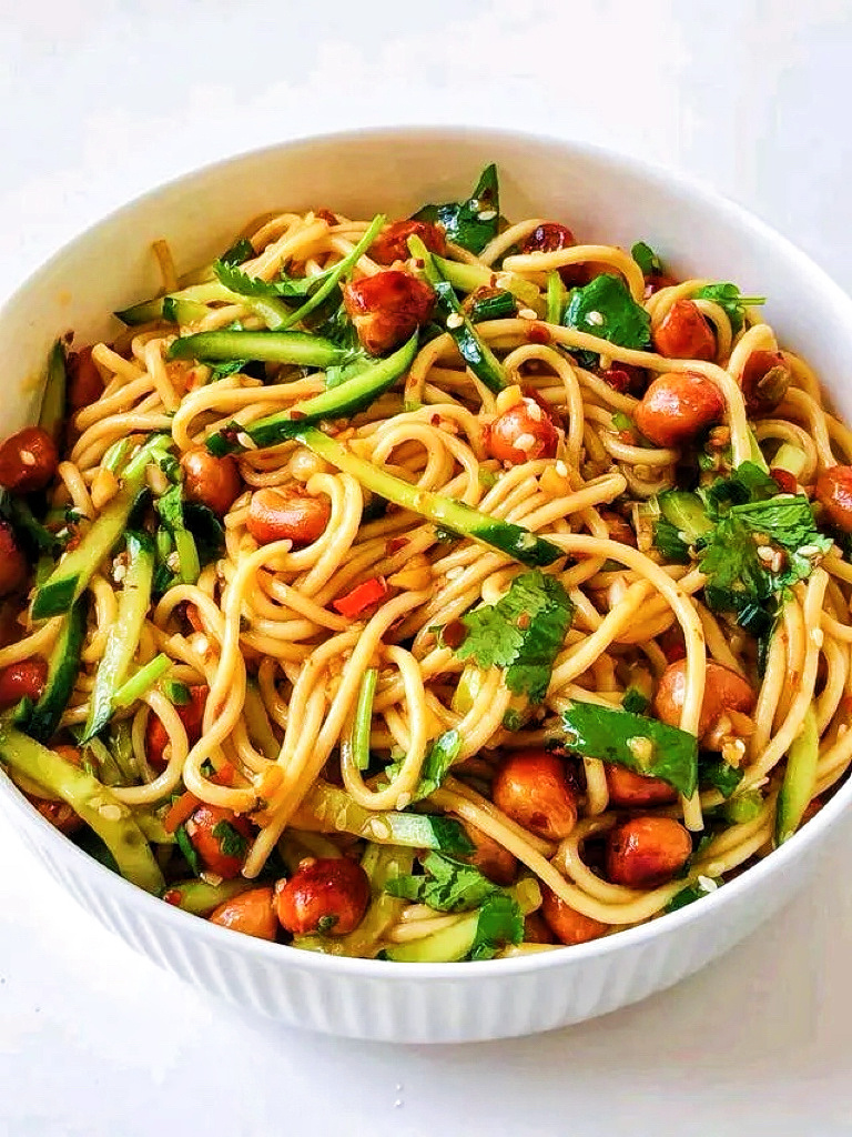做点凉面吃。🍜 