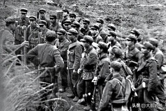 1979年，越南老百姓发现一个怪象：中国军队撤退时，为什么专炸水泥电线杆？

1