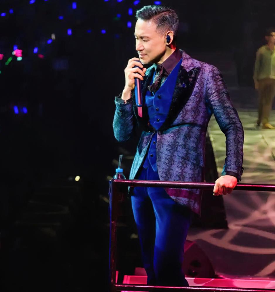 张学友捐款130万元
张学友60+巡演落幕，24日晚在香港红馆迎来最终场。

演