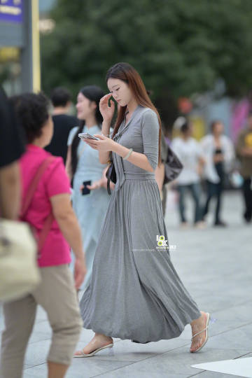 小姐姐身材还是那么好