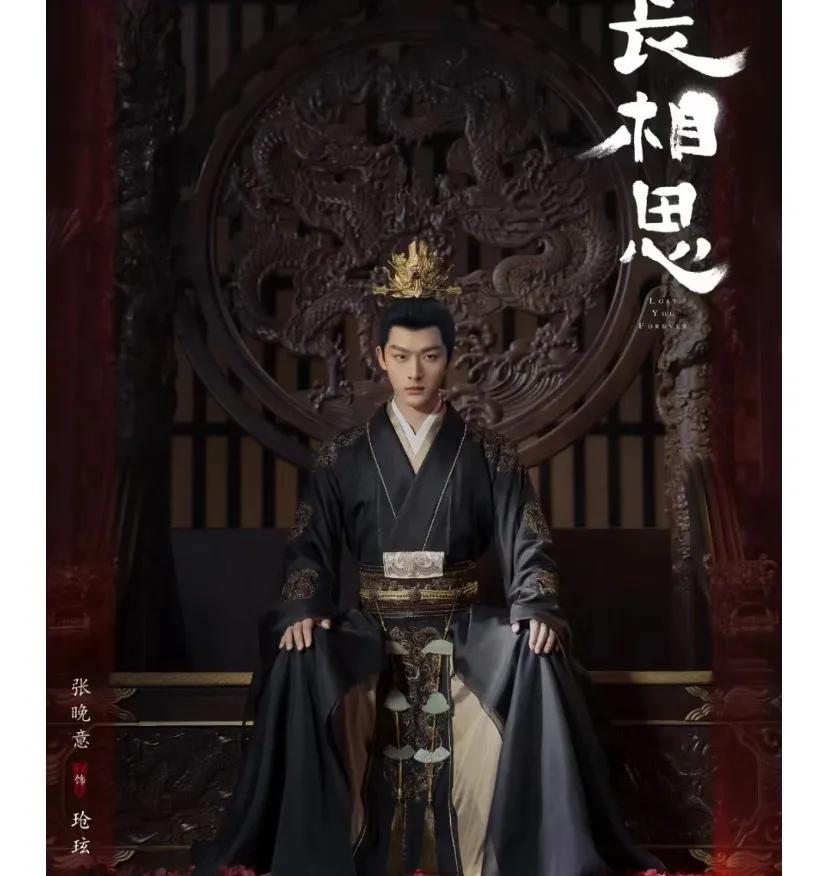 谁懂啊，他眼里含着泪!
这海报真的绝了，看着坐在王位上，很有权利的样子，但是好压