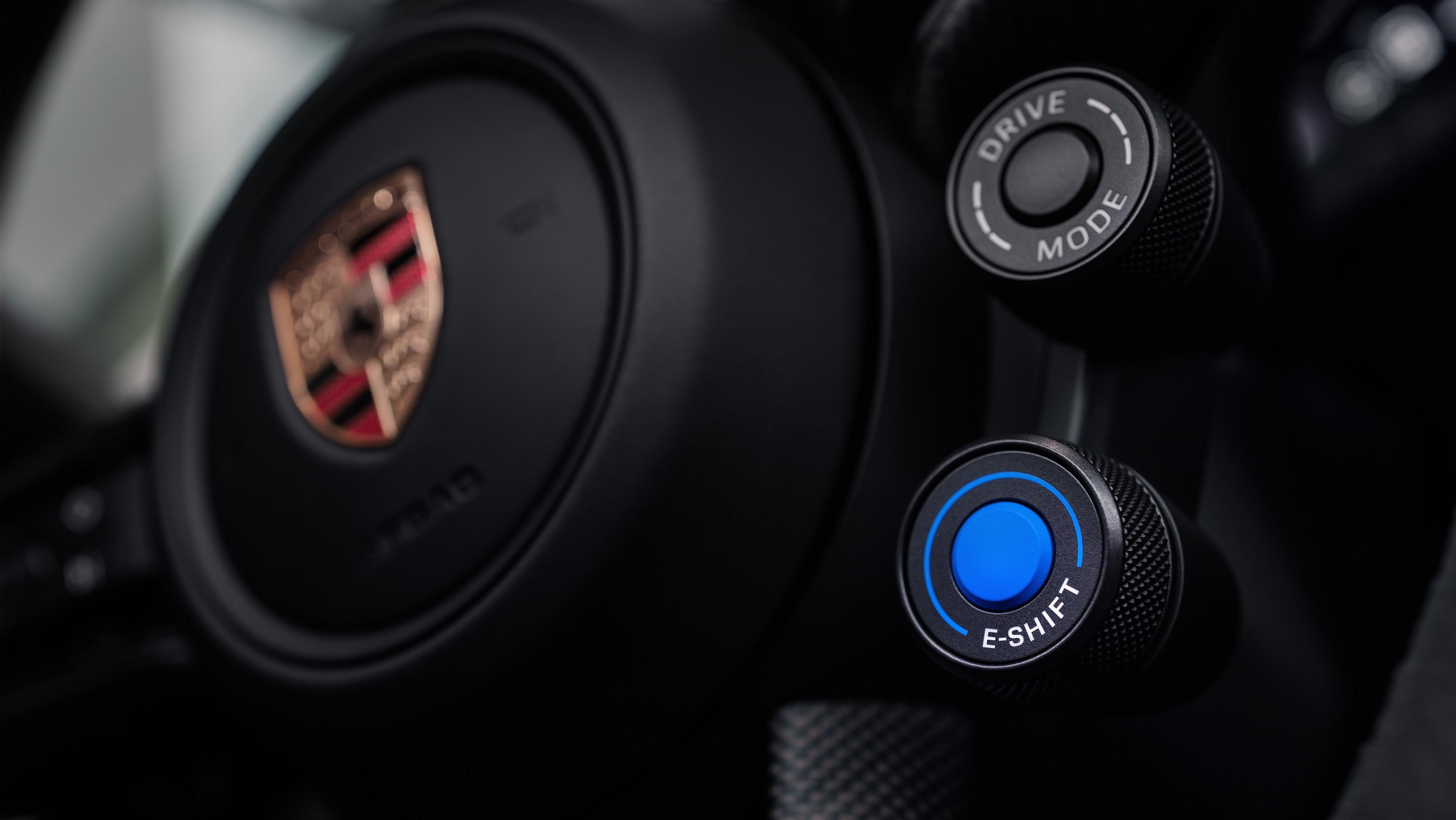 Porsche Taycan 2027 款将增加一些新功能，带来新的体验。最重要