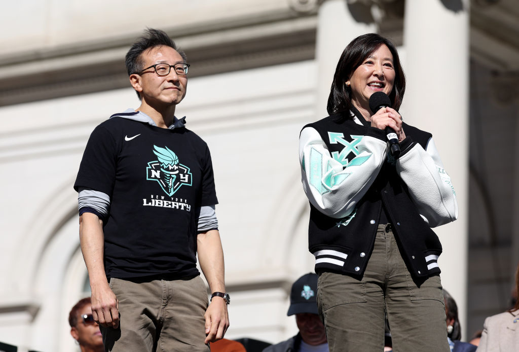 篮网队老板蔡崇信宣布与吴明华女士结束了长达近30年的婚姻，双方表示这不会影响他们