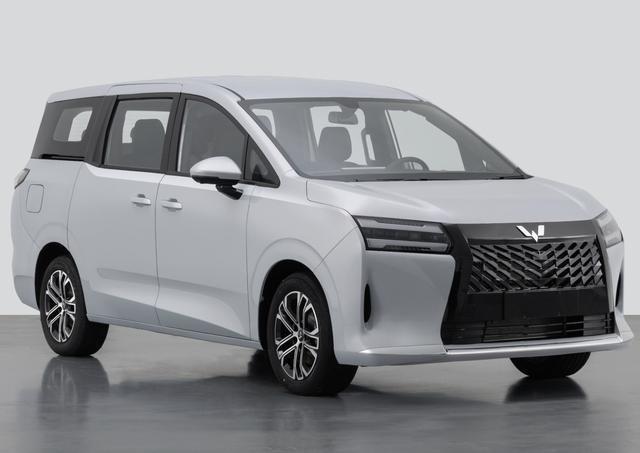 五菱星光730申报图曝光，侧滑门设计，定位MPV，有纯燃油、插混和纯电版本。
