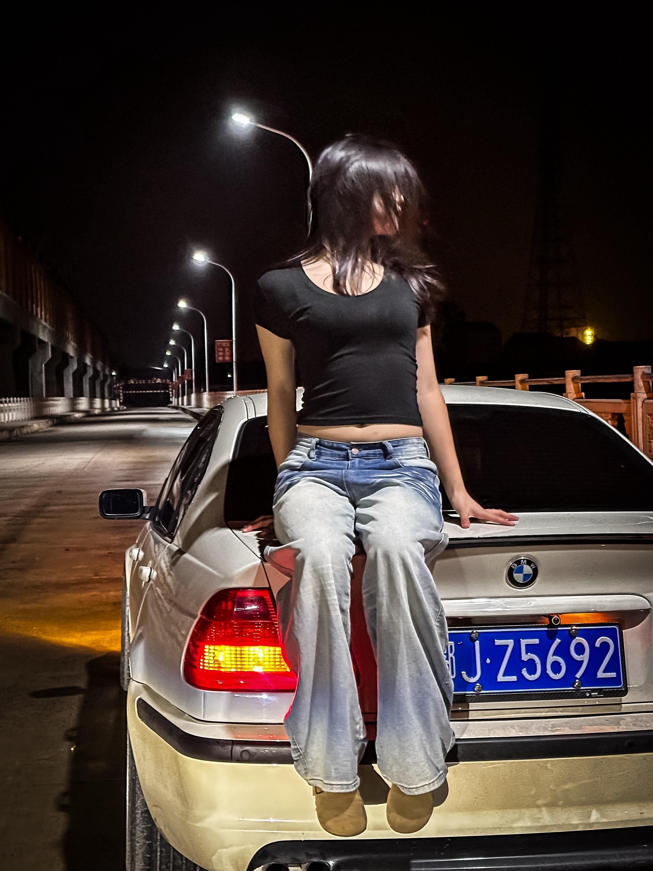 宝马E46。你们好久不见的E46来了，兄弟们看车别乱看