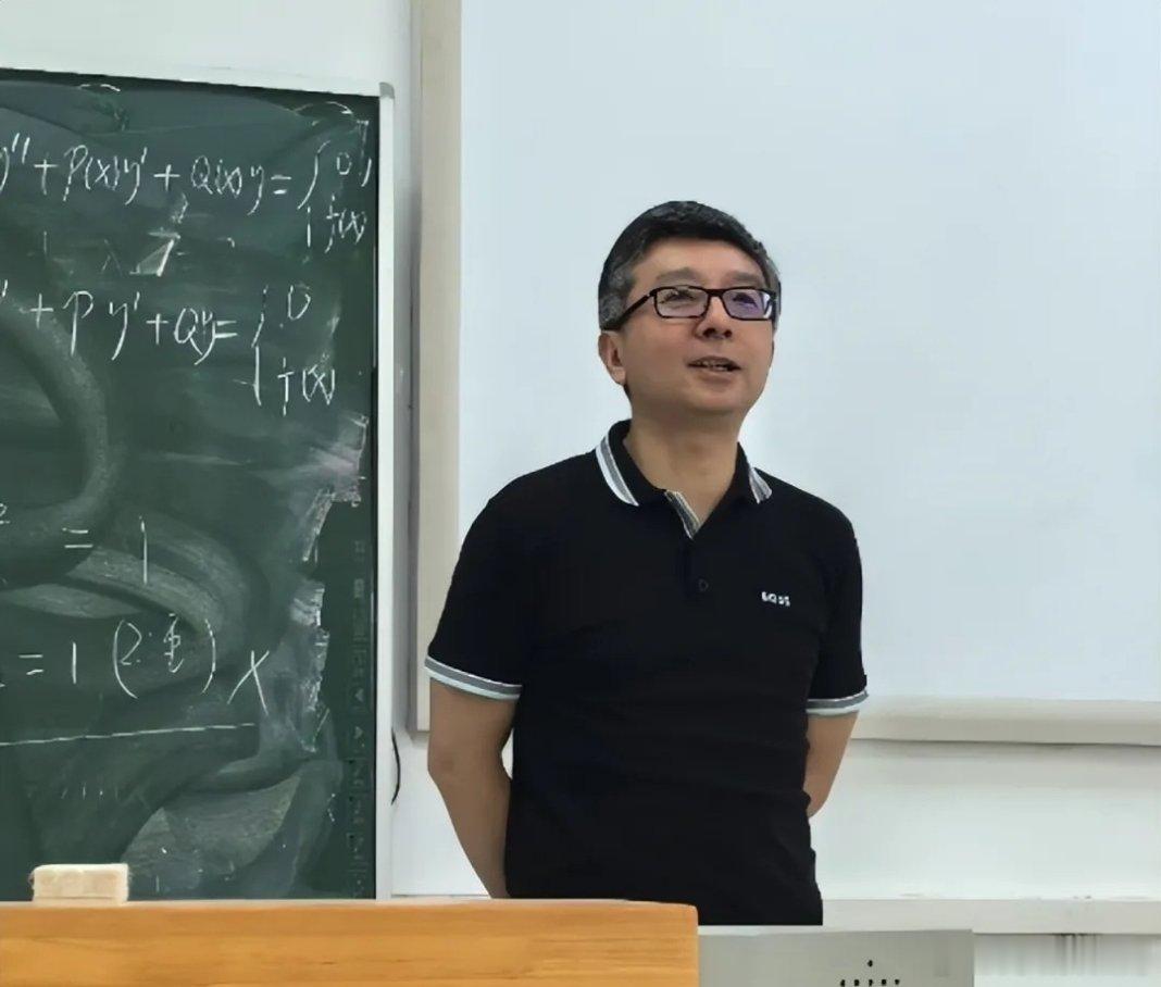 南大数院喻良教授确已卸任院长喻良卸任南京大学数学学院院长属实，火爆全网的简短辞职