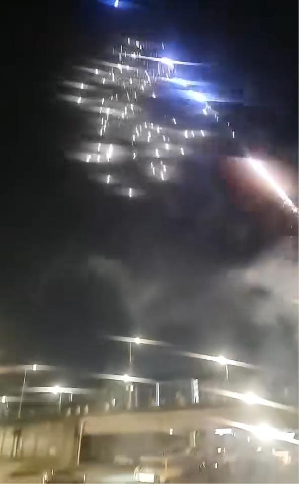 加特林，好漂亮，继续发射，非常好看，发射。