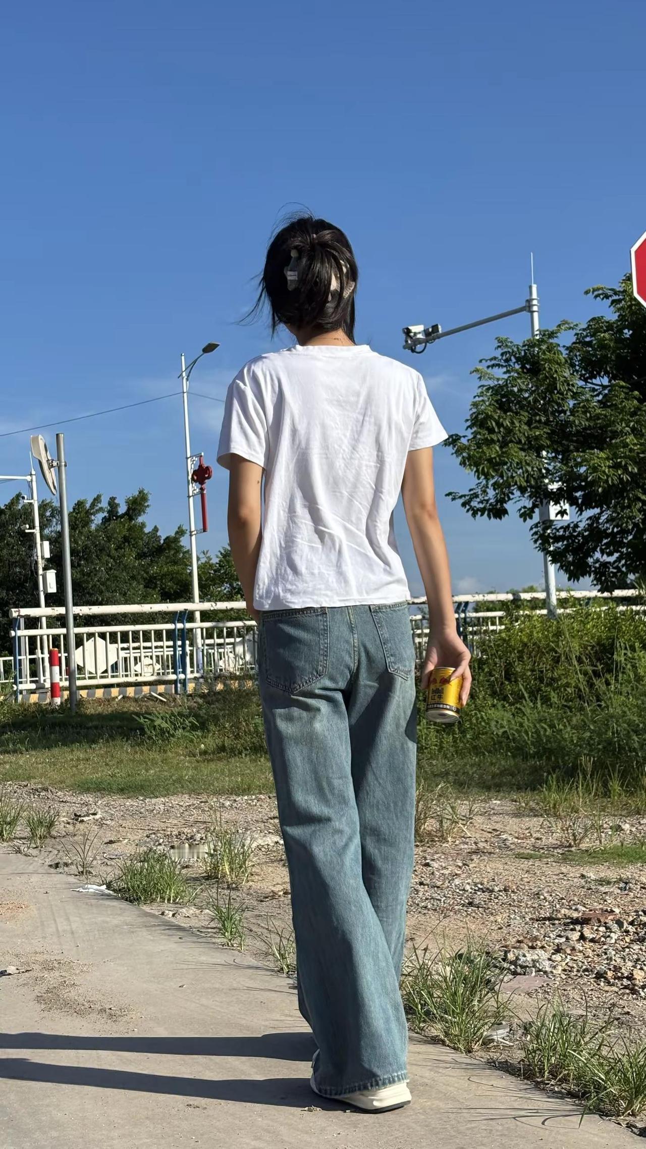 “纵然我有千万般好，你也不会看到，        因为你没有一双爱我的眼睛…”