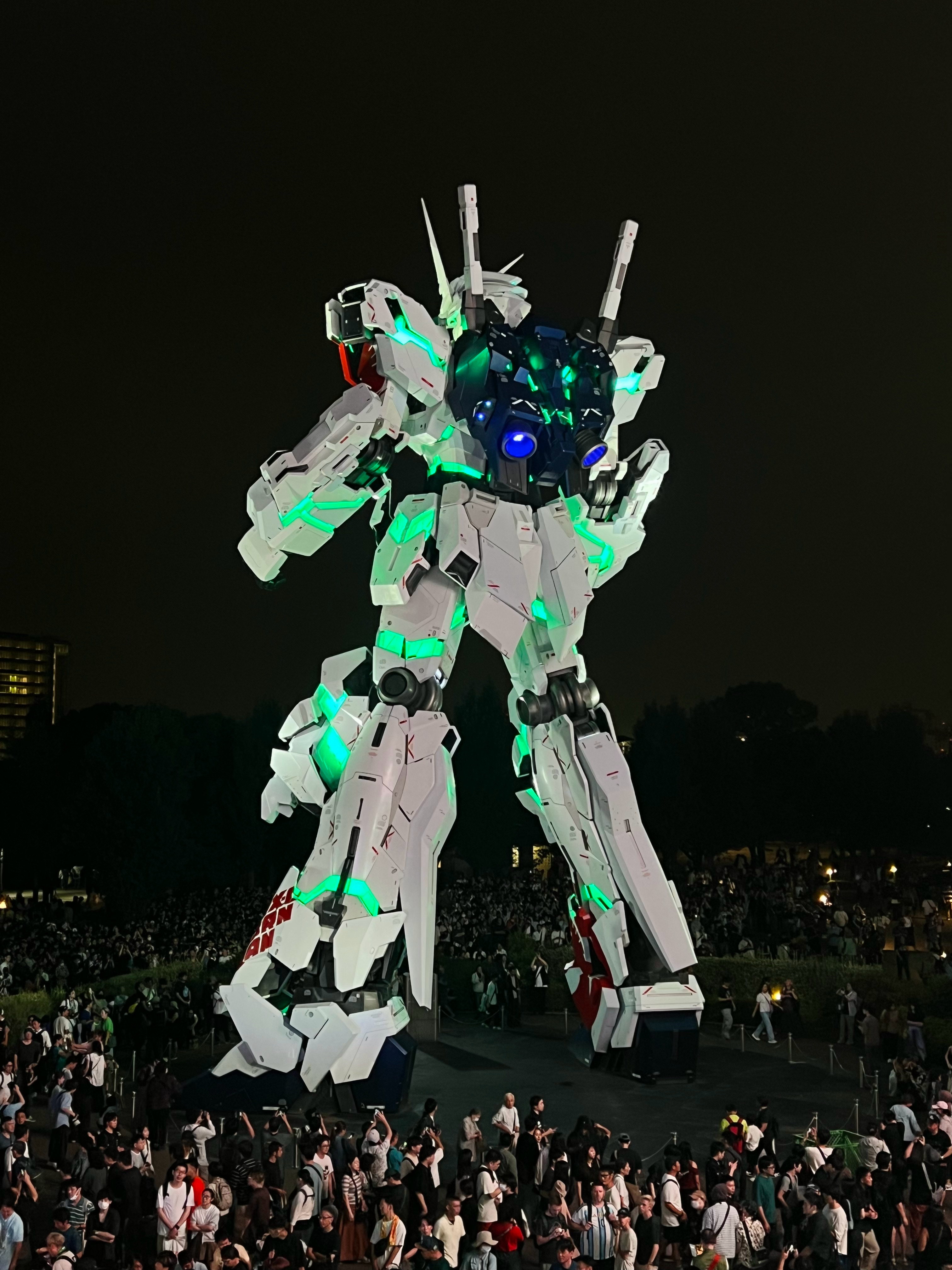 最后来看一眼，看到这么多人来送别十分感慨 ​​​