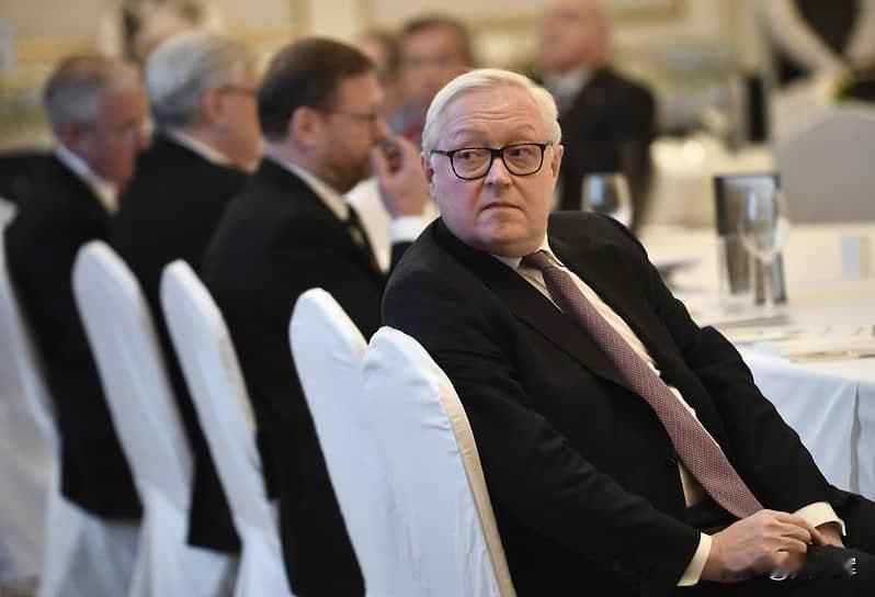 2月16日，塔斯社报道，俄罗斯参加日内瓦俄美乌三方谈判代表团人数扩大至约20人，