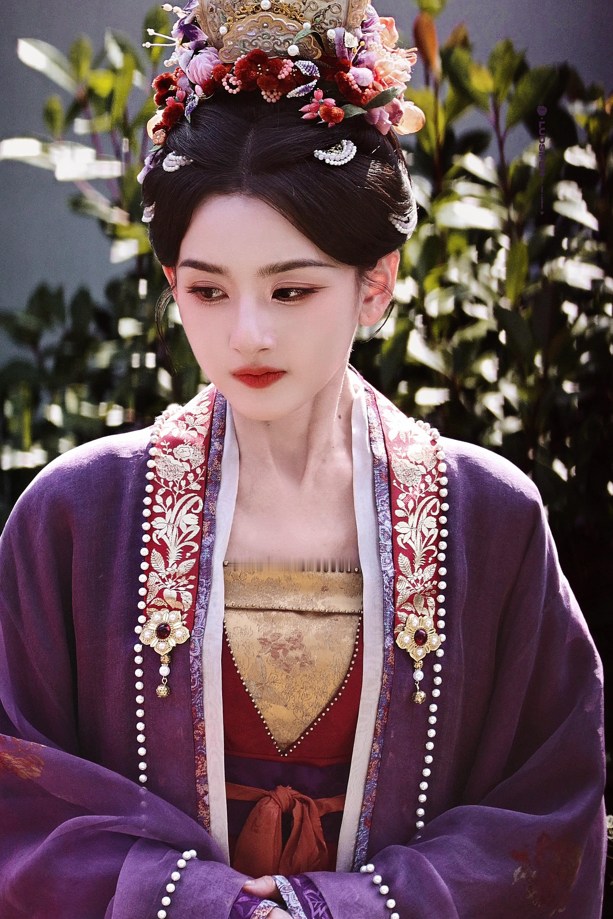 ！这套紫衣第一次见！！！小🪿美滴很美滴很美滴很～～～宋祖儿 《司宫令》▷路透-
