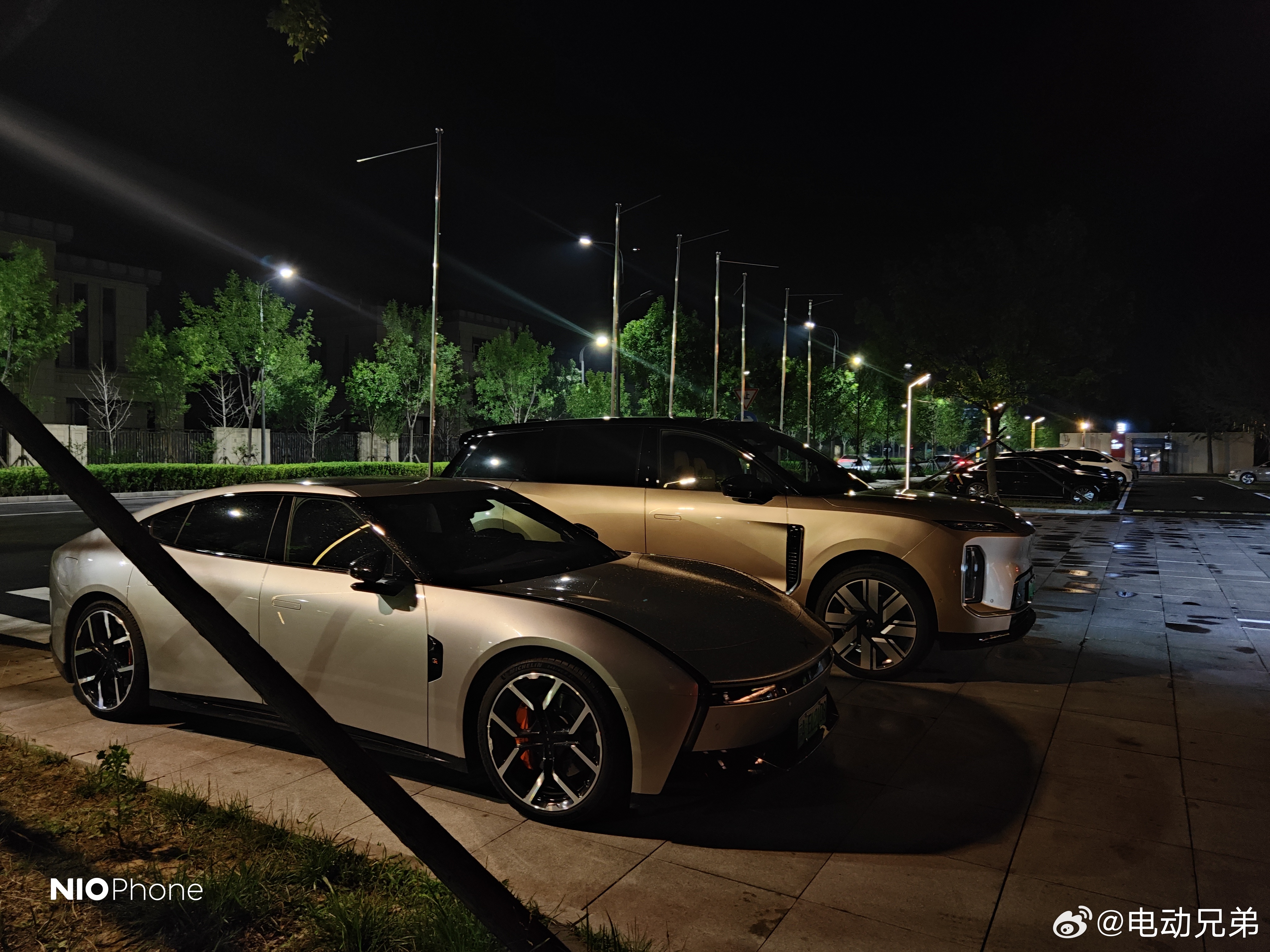 来北京郊外拍车也能看到这么帅的双车，忍不住一顿拍，仿佛看到了远在山里之外的我的两