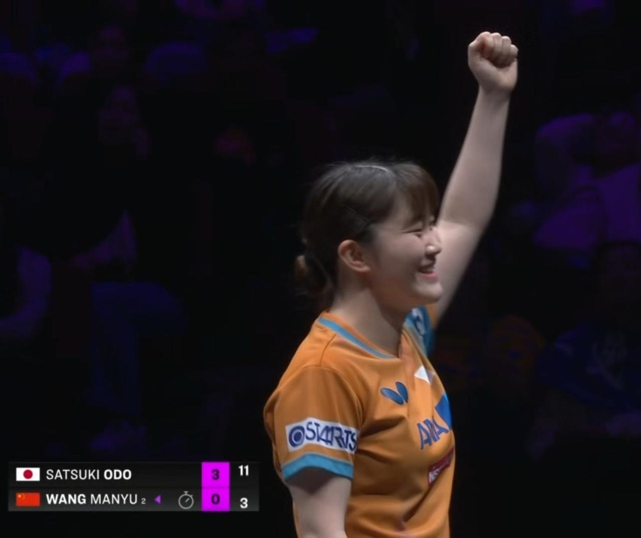 大爆冷 王曼昱0-3不敌大藤沙月
前两局，大藤沙月搏杀式的打法取得成效，王曼昱衔