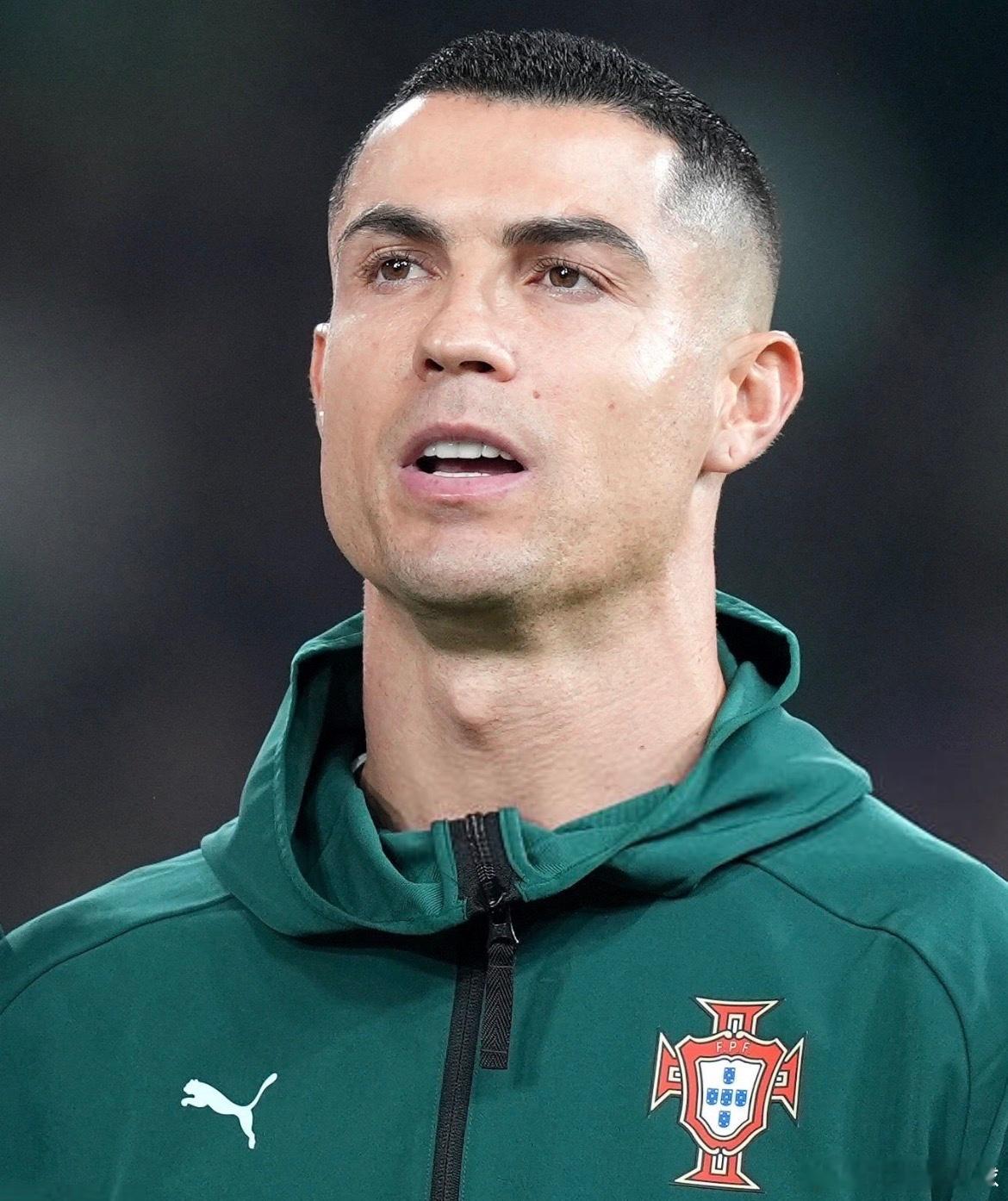 C罗 关于C罗的红牌情况？马丁内斯表示：“我们正在以一种能够让他参加比赛的方式来