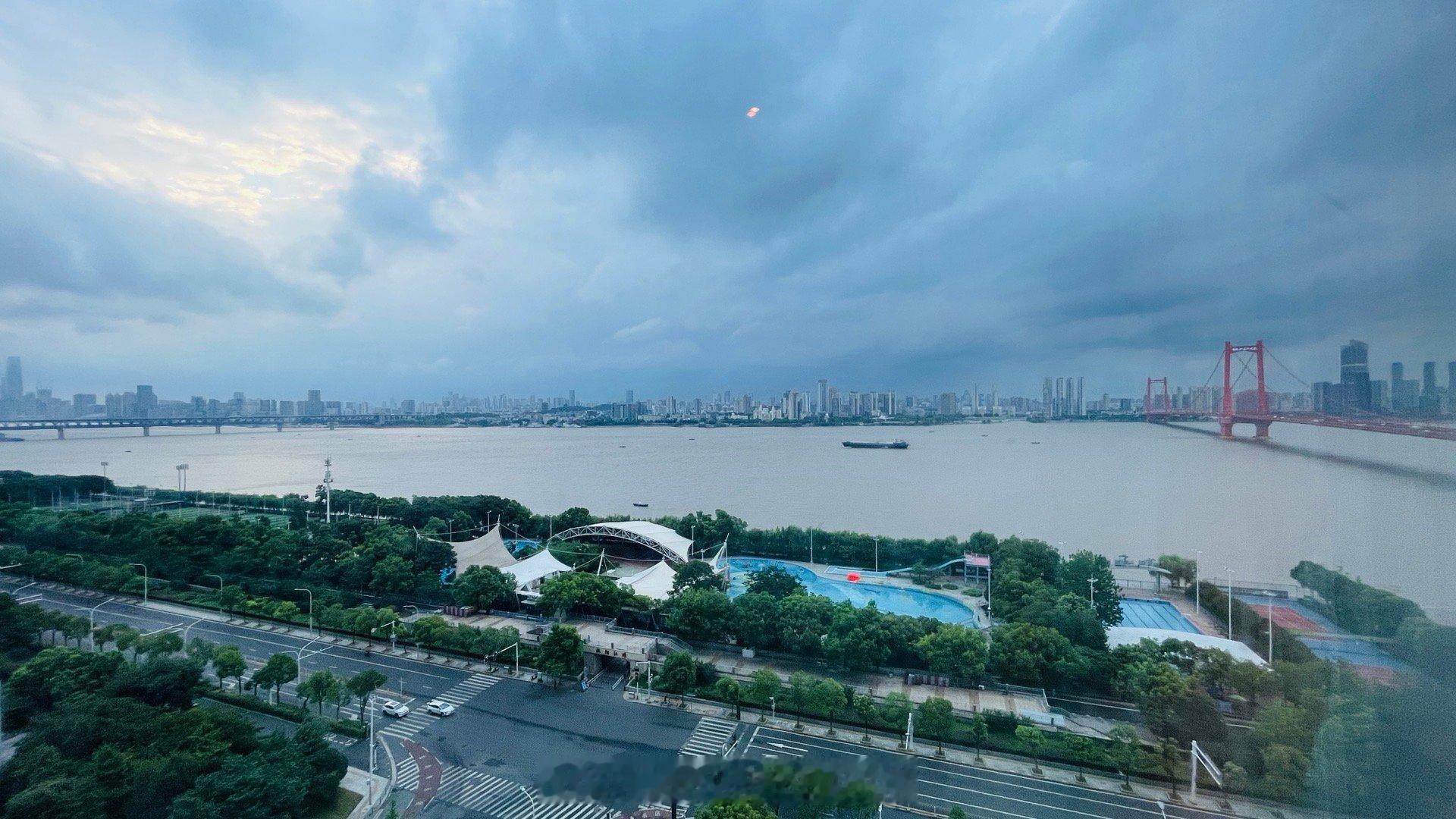 早上六点的长江～朋友们早！ ​​​