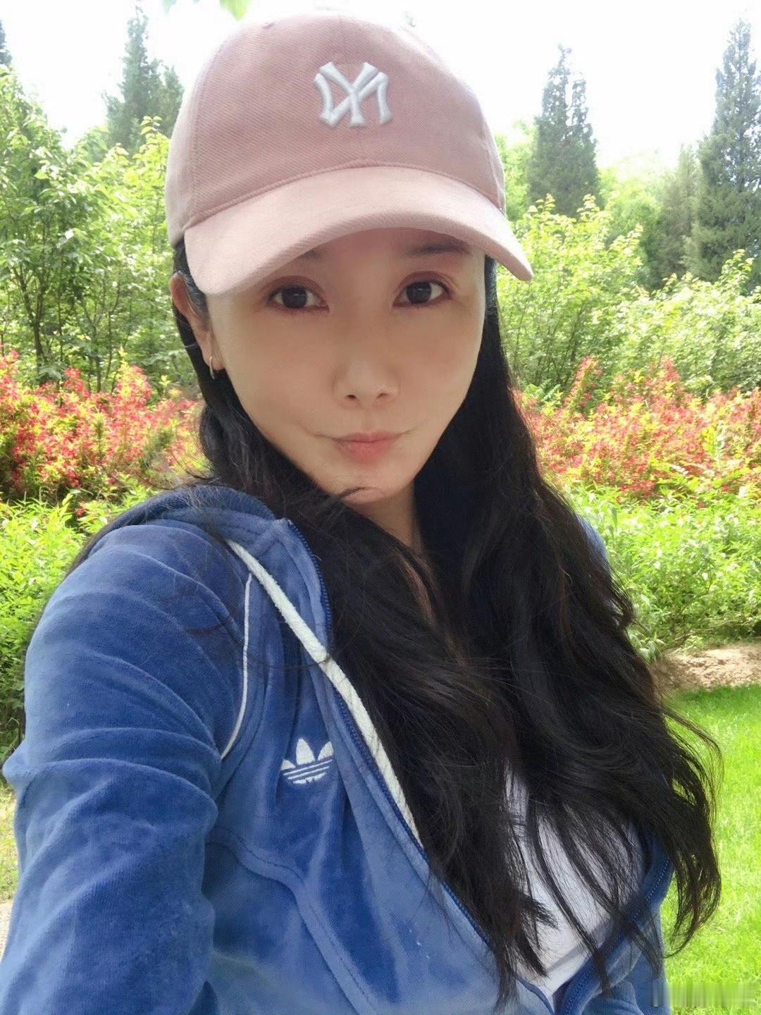 孙菲菲接二连三控诉前夫，却遭受质疑：有钱有颜，为什么忍10年！

孙菲菲，的确有
