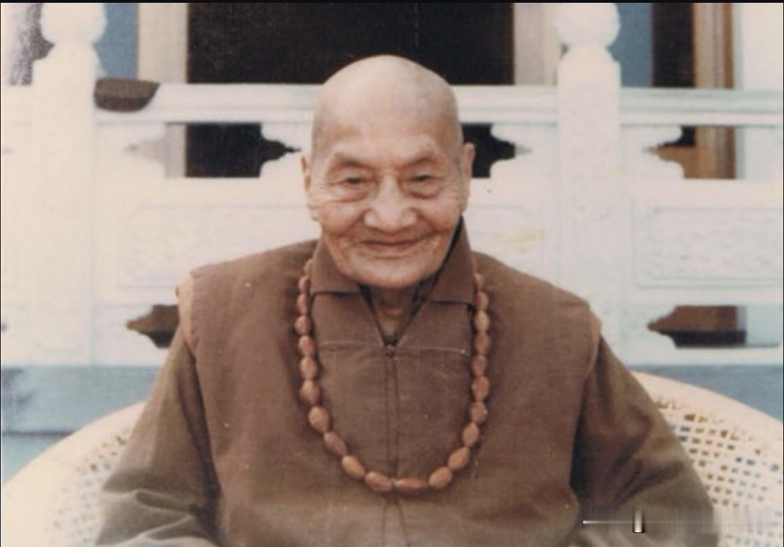 广钦老师傅 有一段特别通透的话：
“没有利益众生的闲话半句都不要多说，背后议论他