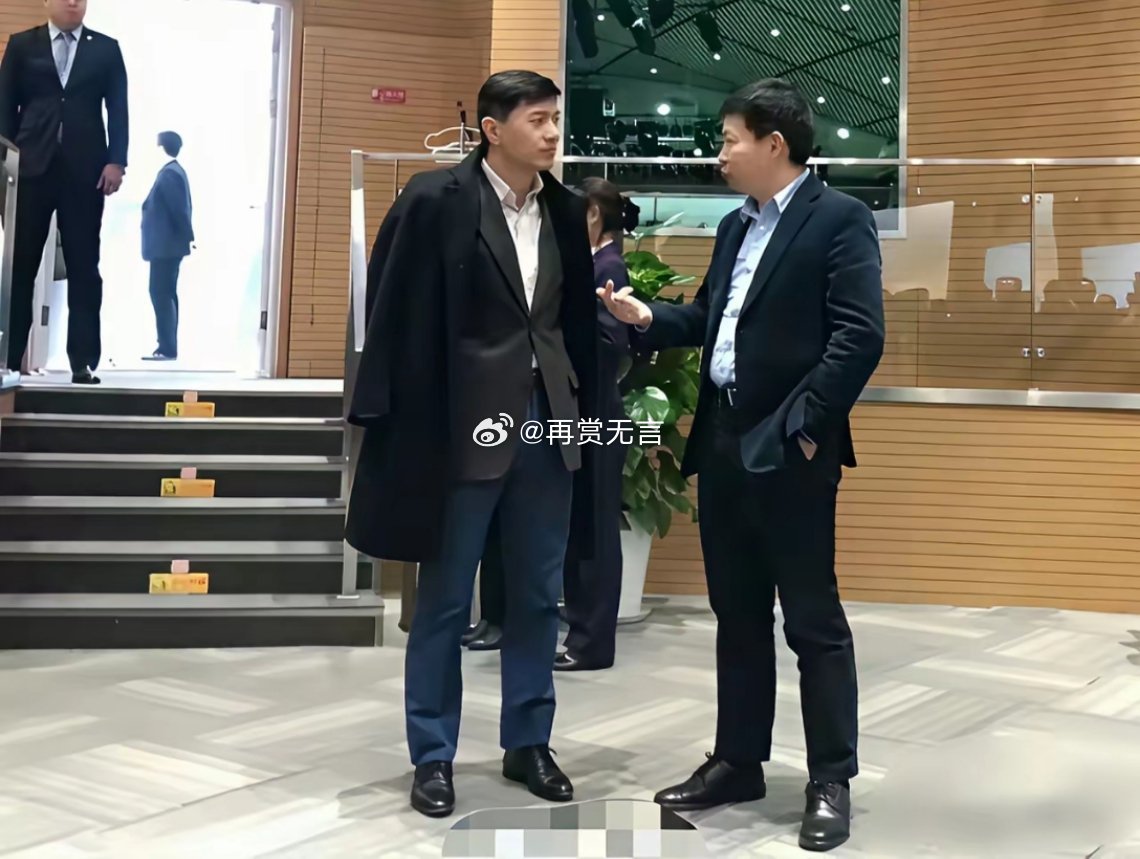 当“互联网”遇上“硬科技”，百度与华为的两位掌门人同框，这阵容，绝了！一个是稳健