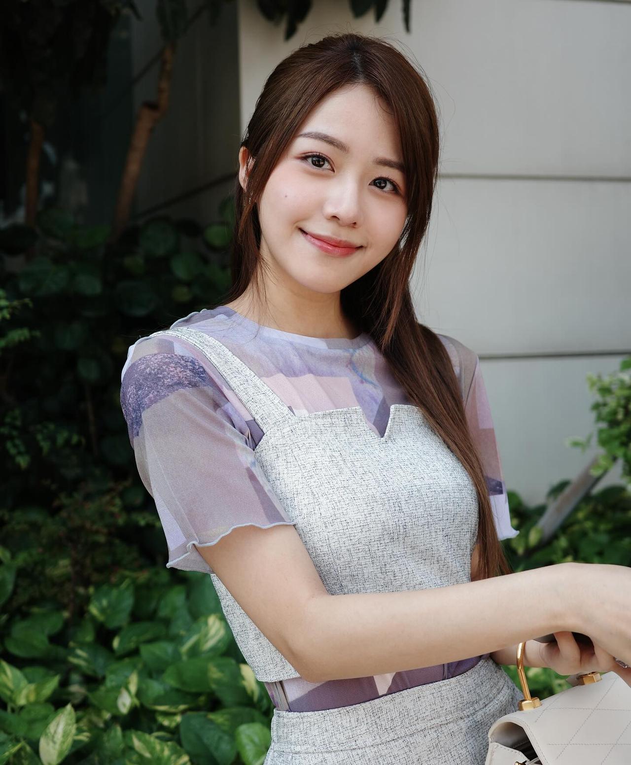 她应该是这十年香港小姐冠军里面颜值最高一个，今年才22岁，估计TVB要全力捧红她
