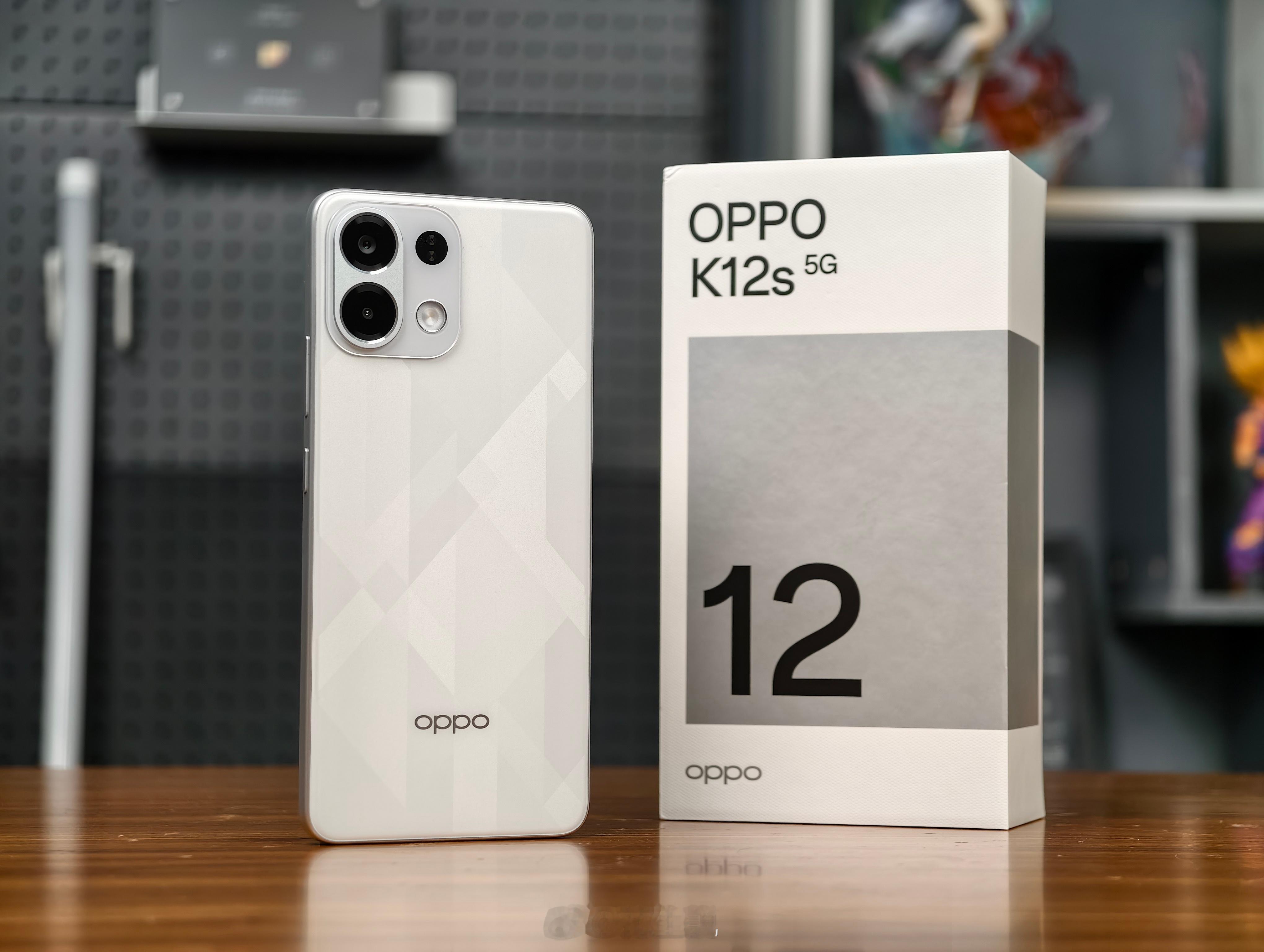 OPPO每次都能在千元机的外观上，给大家带来惊喜。这台星芒白的OPPO K12s