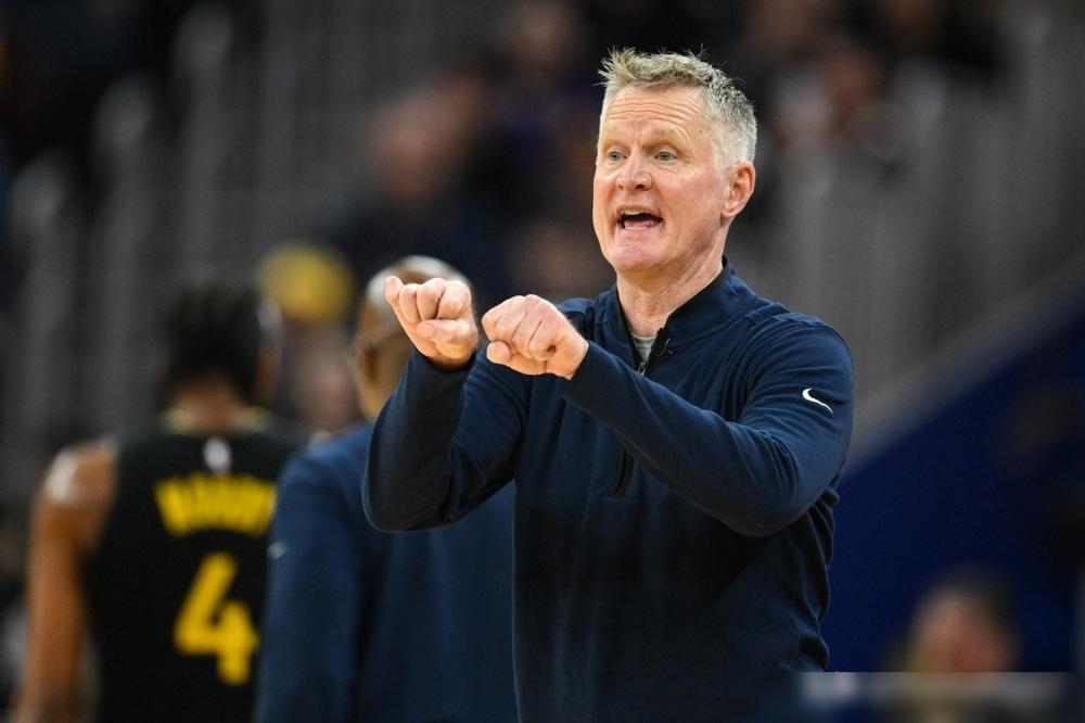 状元艾顿年薪3000万，却公开叫板，说自己绝不是卡佩拉！结果一怒之下，他单场仅拿