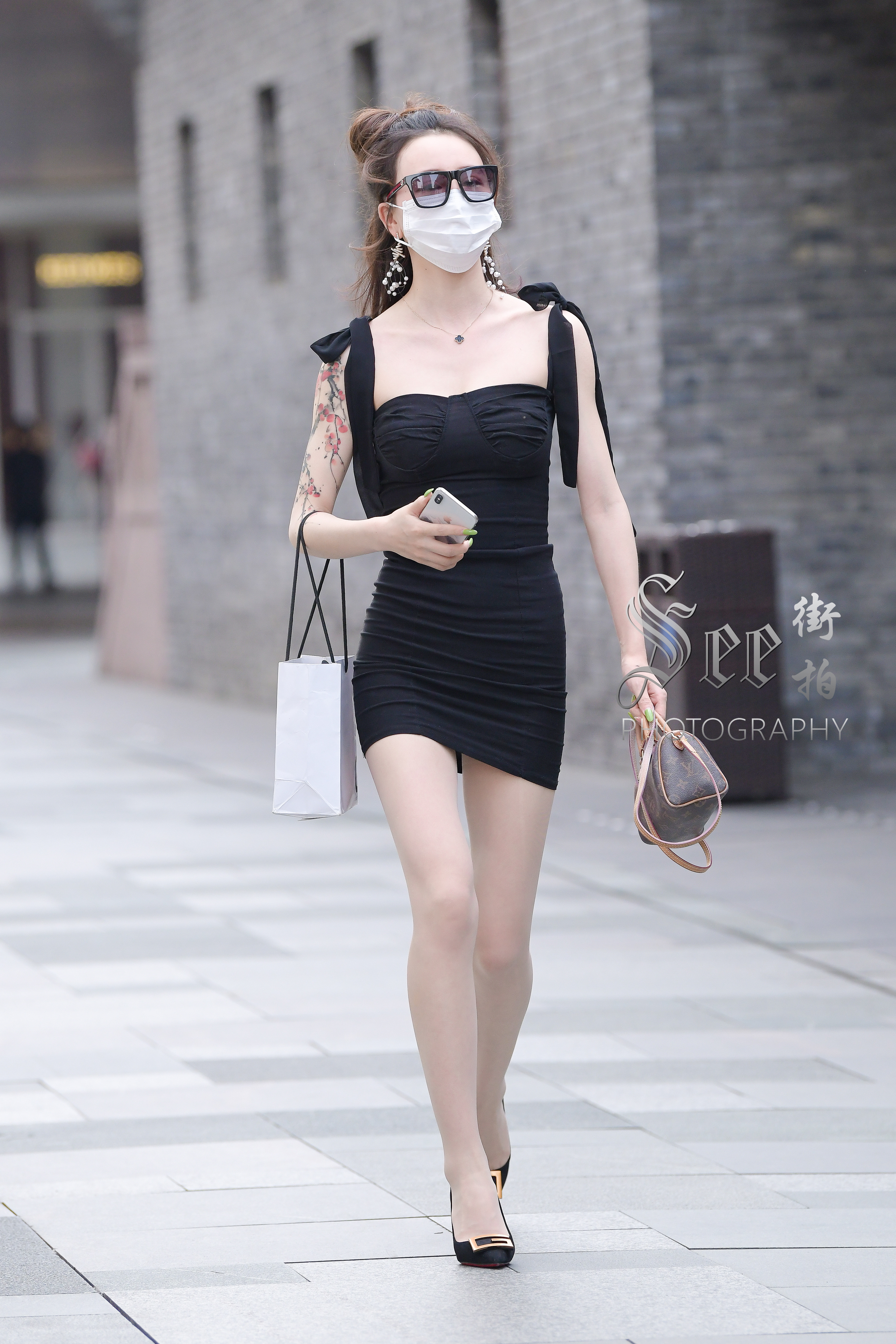 黑色吊带裙，减龄显白~~ ​​​