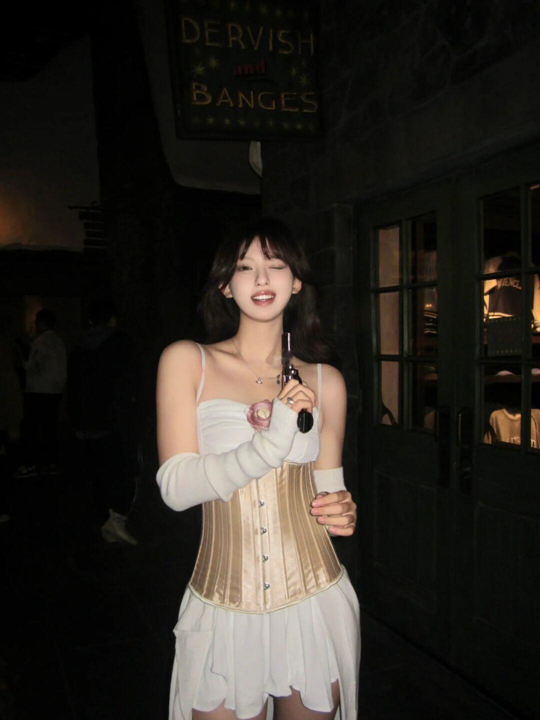 trick or treat🏴‍☠️,or…a kiss..?