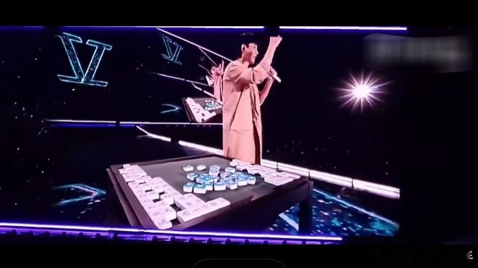张杰新春场是麻将局不愧是成都场，张杰成都新春场舞台概念居然有麻将元素！真的狠狠戳