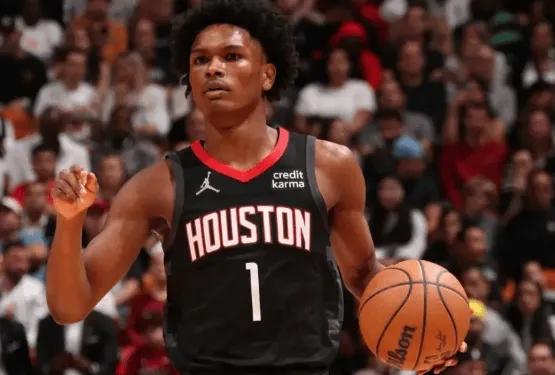 虽然阿门那个空篮不进挺吓人的，但他关键的攻框2+1还是很给力的，而且也是阿门在第