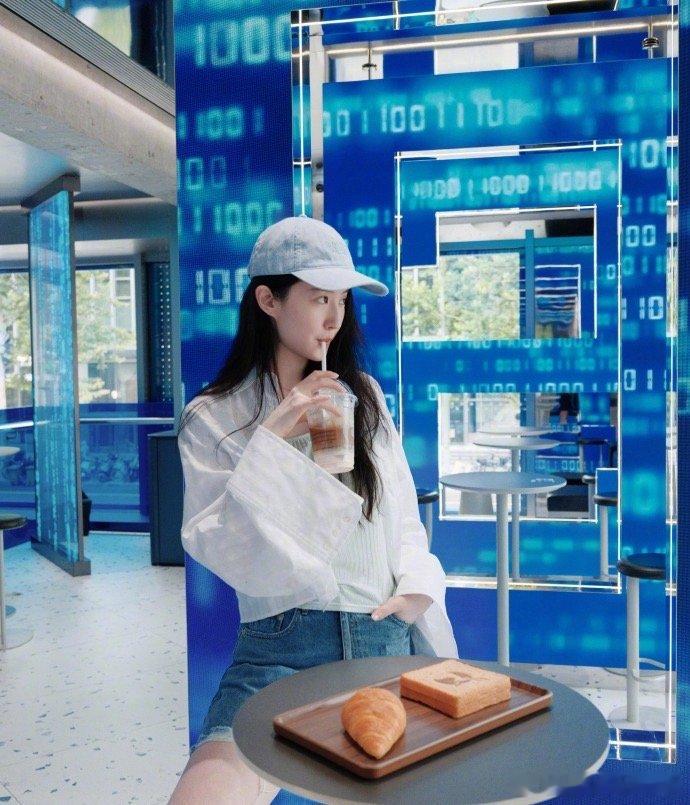 刘亦菲又是素颜超美的神仙姐姐 