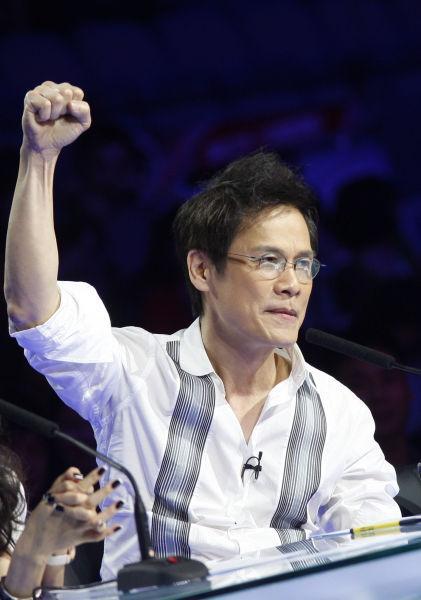 罗大佑写给张艾嘉的《光阴的故事》，
写给潘越云的《野百合也有春天》，
写给写给甄