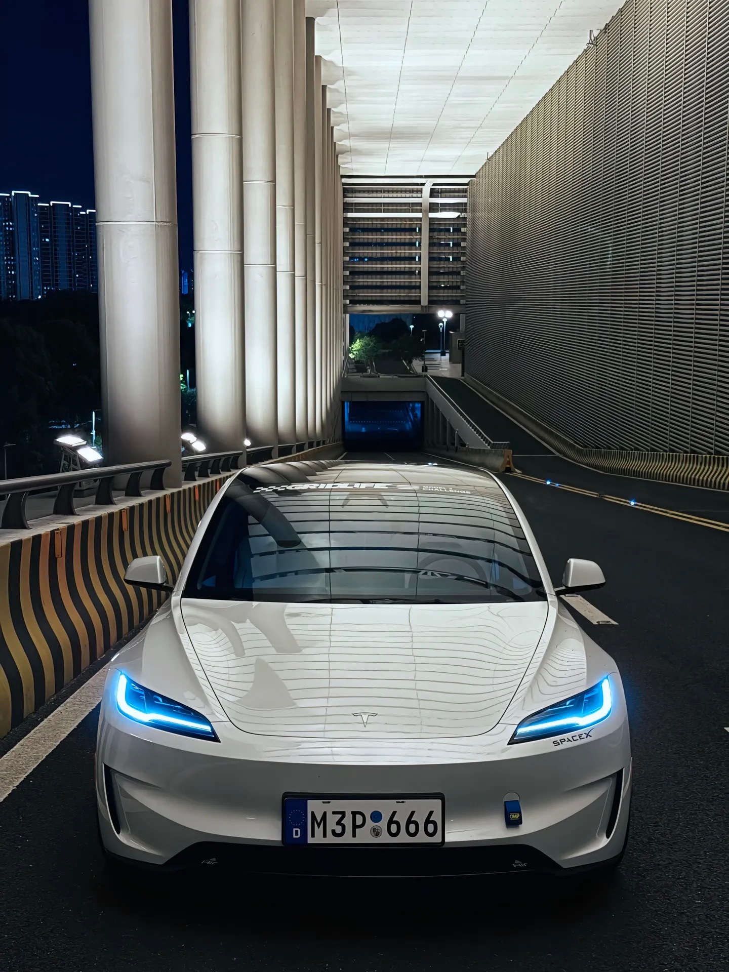 果然，白牌比绿牌好看，特斯拉m3p特斯拉汽车画报 ​​​