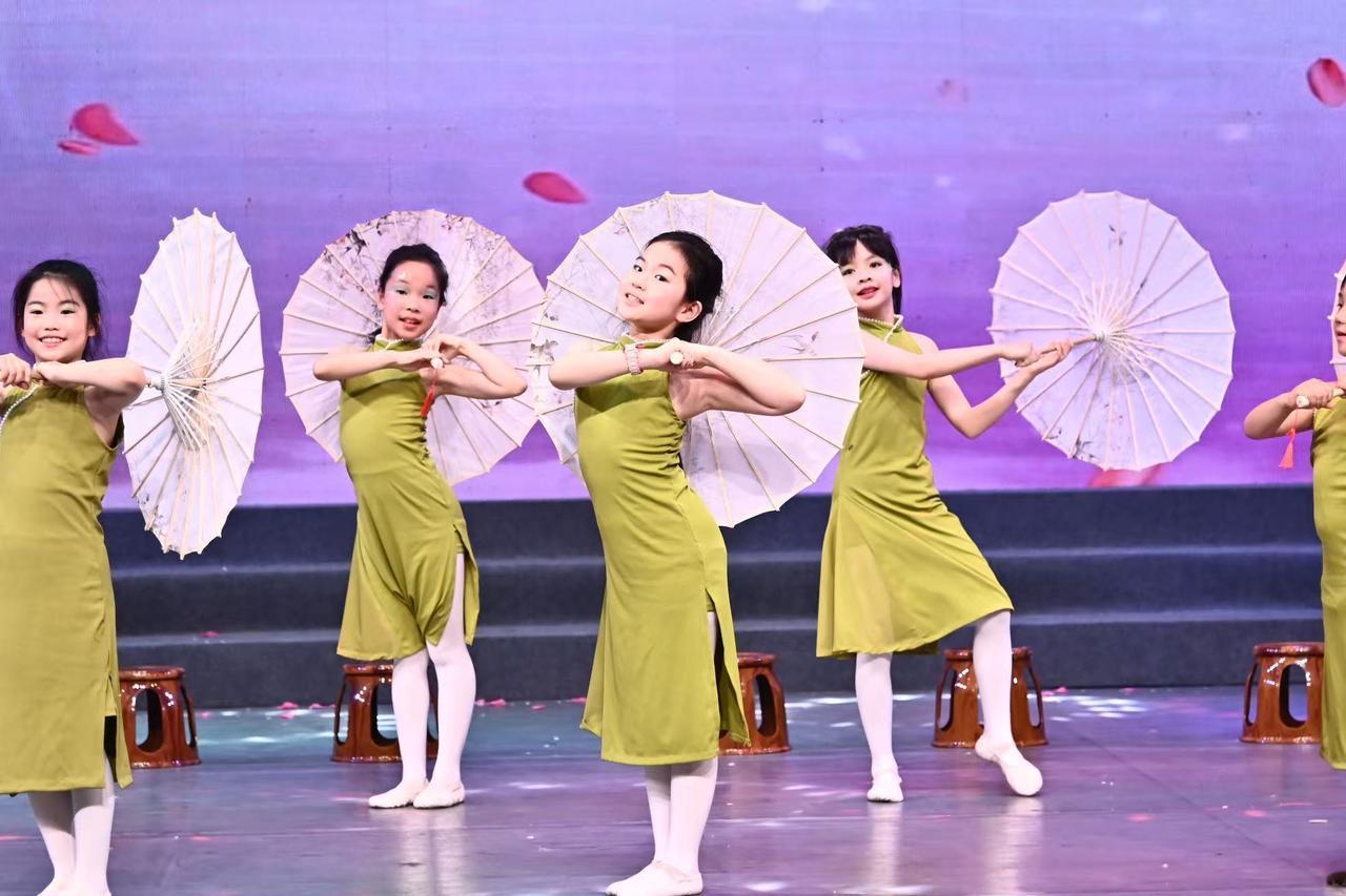 相信任何国人听了这话，一定会痛心疾首，气愤填膺。
5月30日，新加坡香会期间，菲