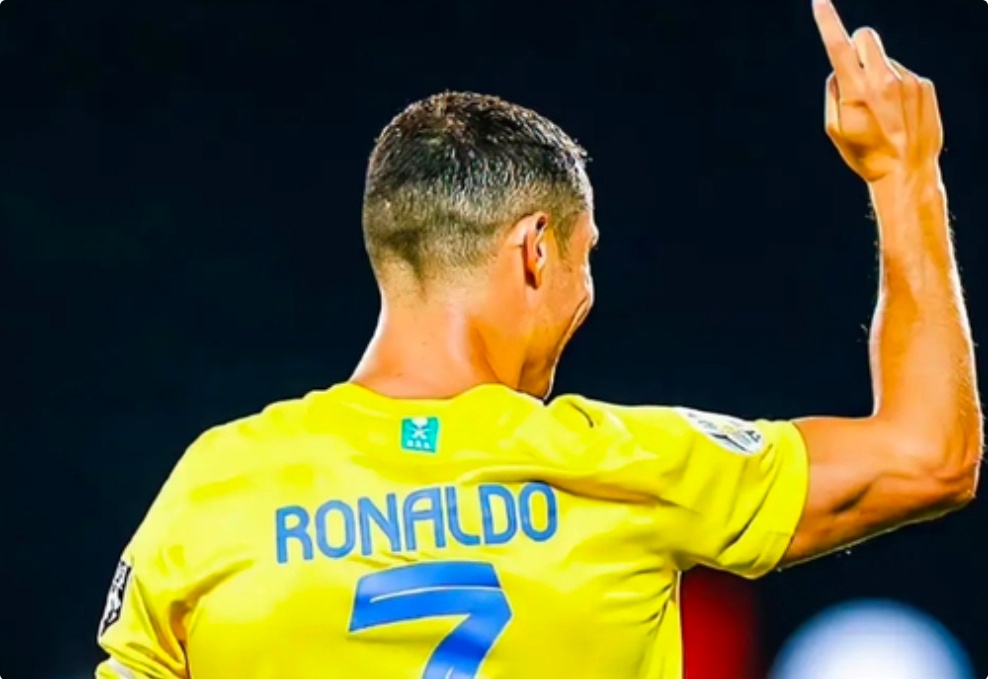 C罗不满球队沙特记者曝C罗罢赛核心原因：不满冬窗零引援，直言“没补强你们自己踢”